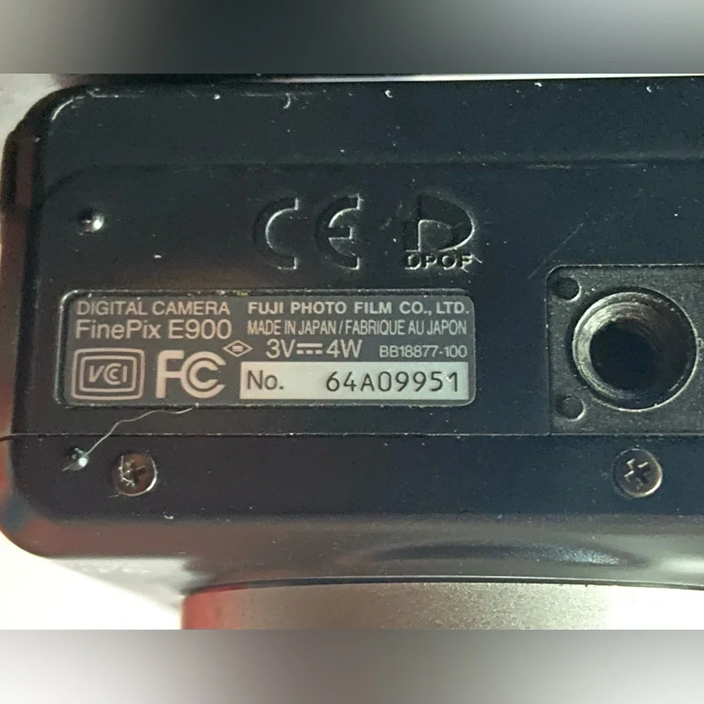 FUJIFILM Finepix E900 9.0MP Black Digital Camera